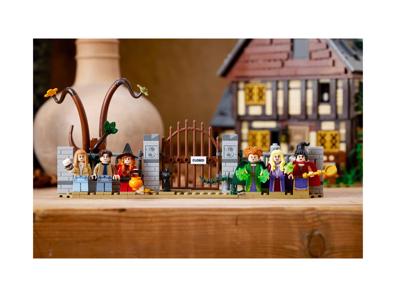 LEGO Ideas 21341 Disney Hokus Pokus: Chata sióstr Sanderson