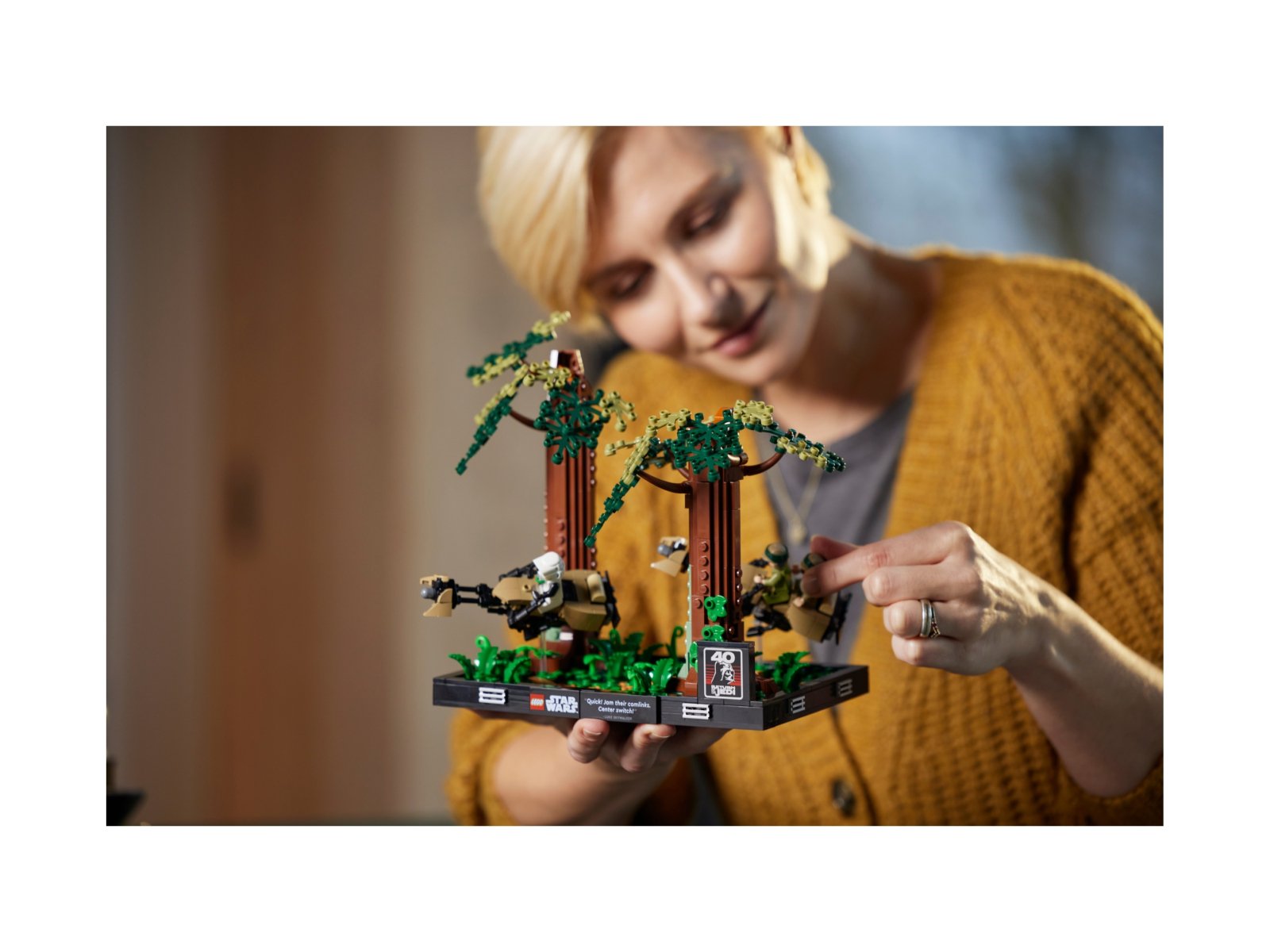 LEGO Star Wars 75353 Diorama: Pościg na ścigaczu przez Endor™