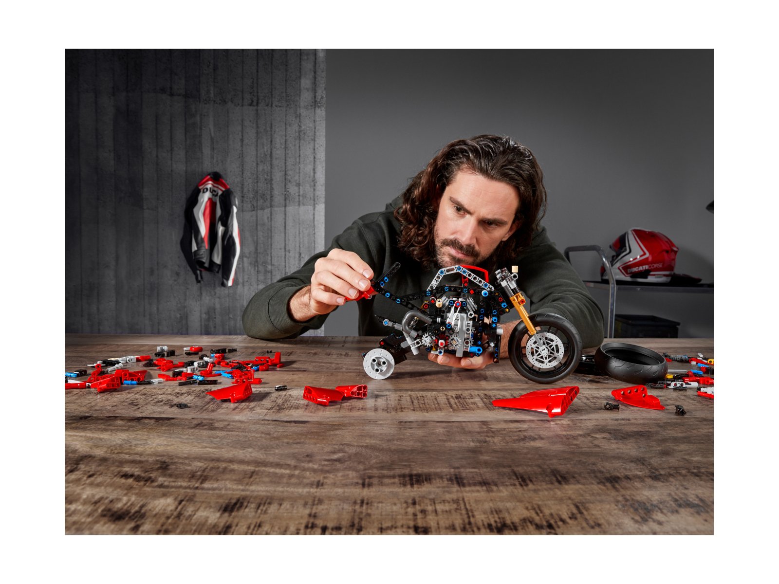 LEGO Technic Ducati Panigale V4 R 42107