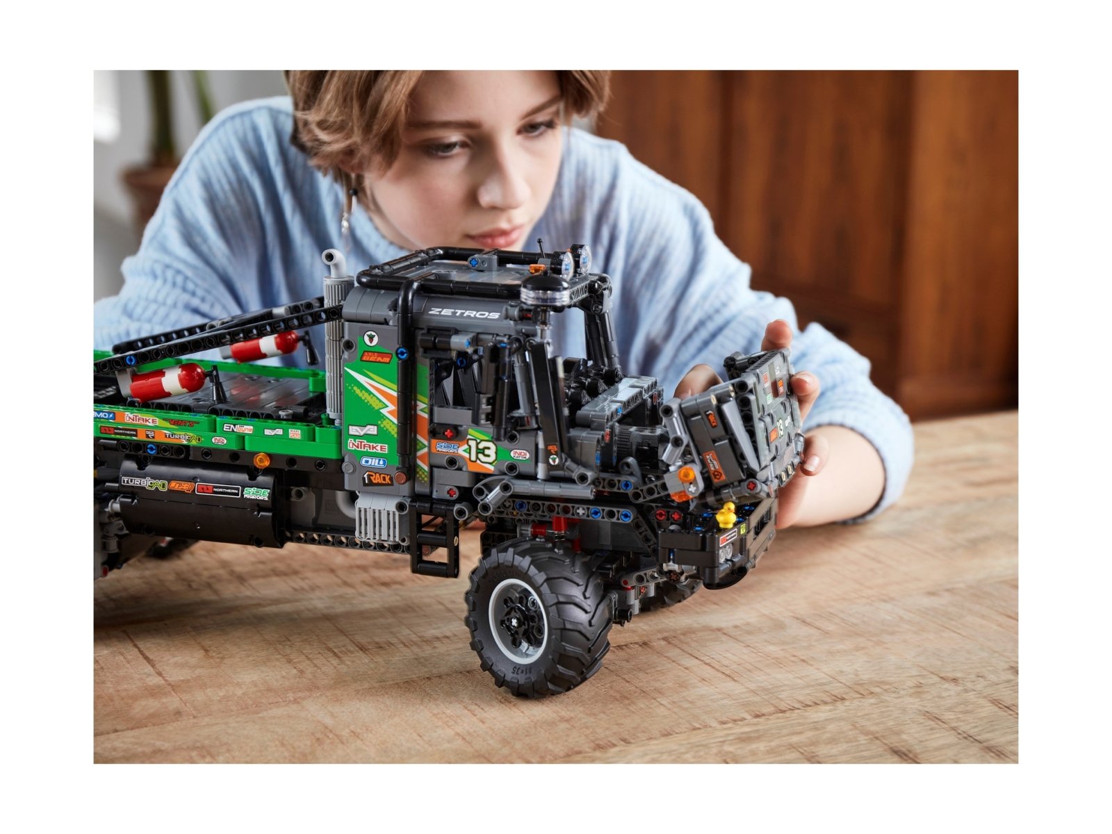 LEGO Technic 42129 Ciężarówka Mercedes-Benz Zetros z napędem na 4 koła