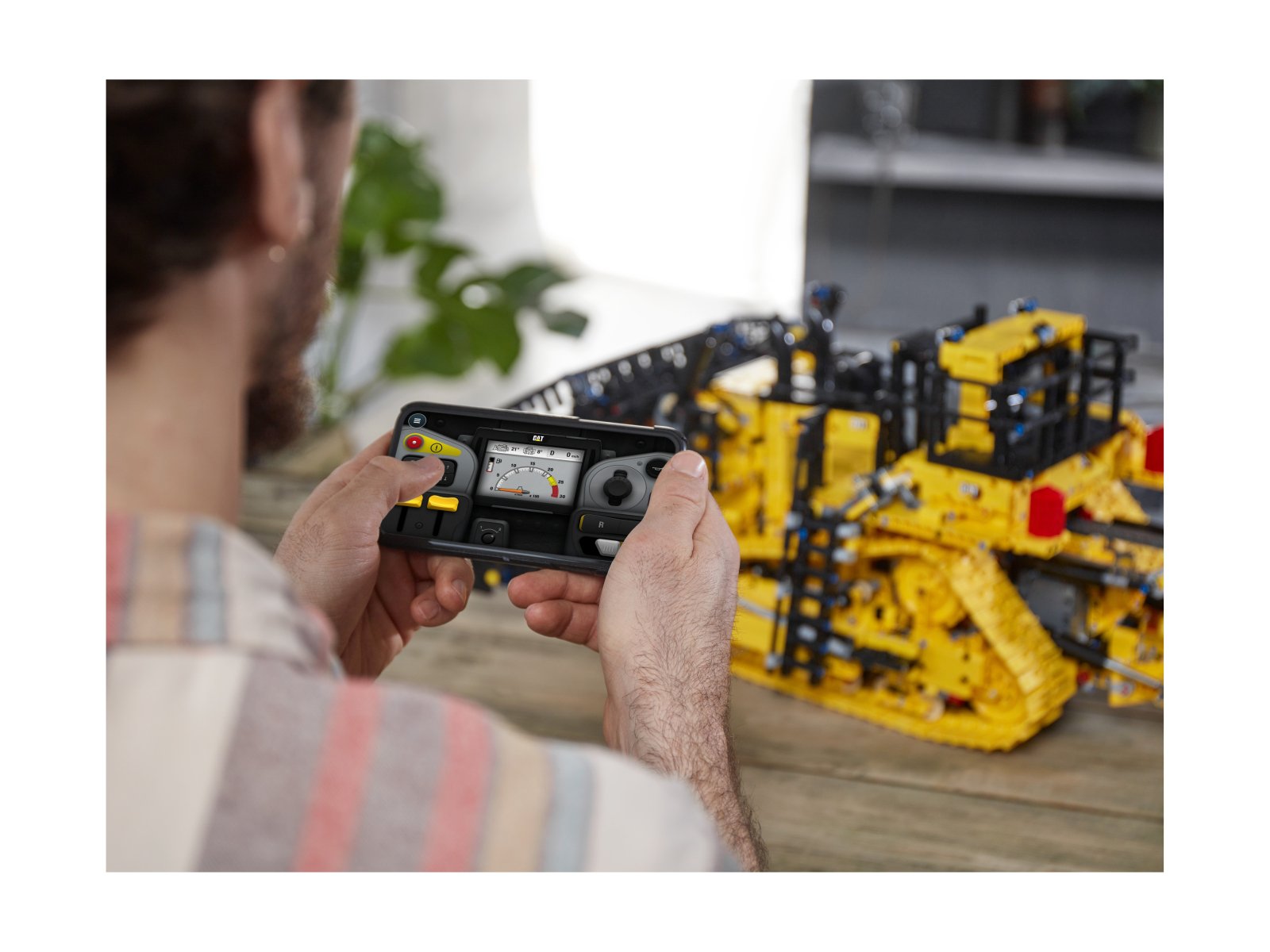 LEGO Technic 42131 Sterowany przez aplikację buldożer Cat® D11