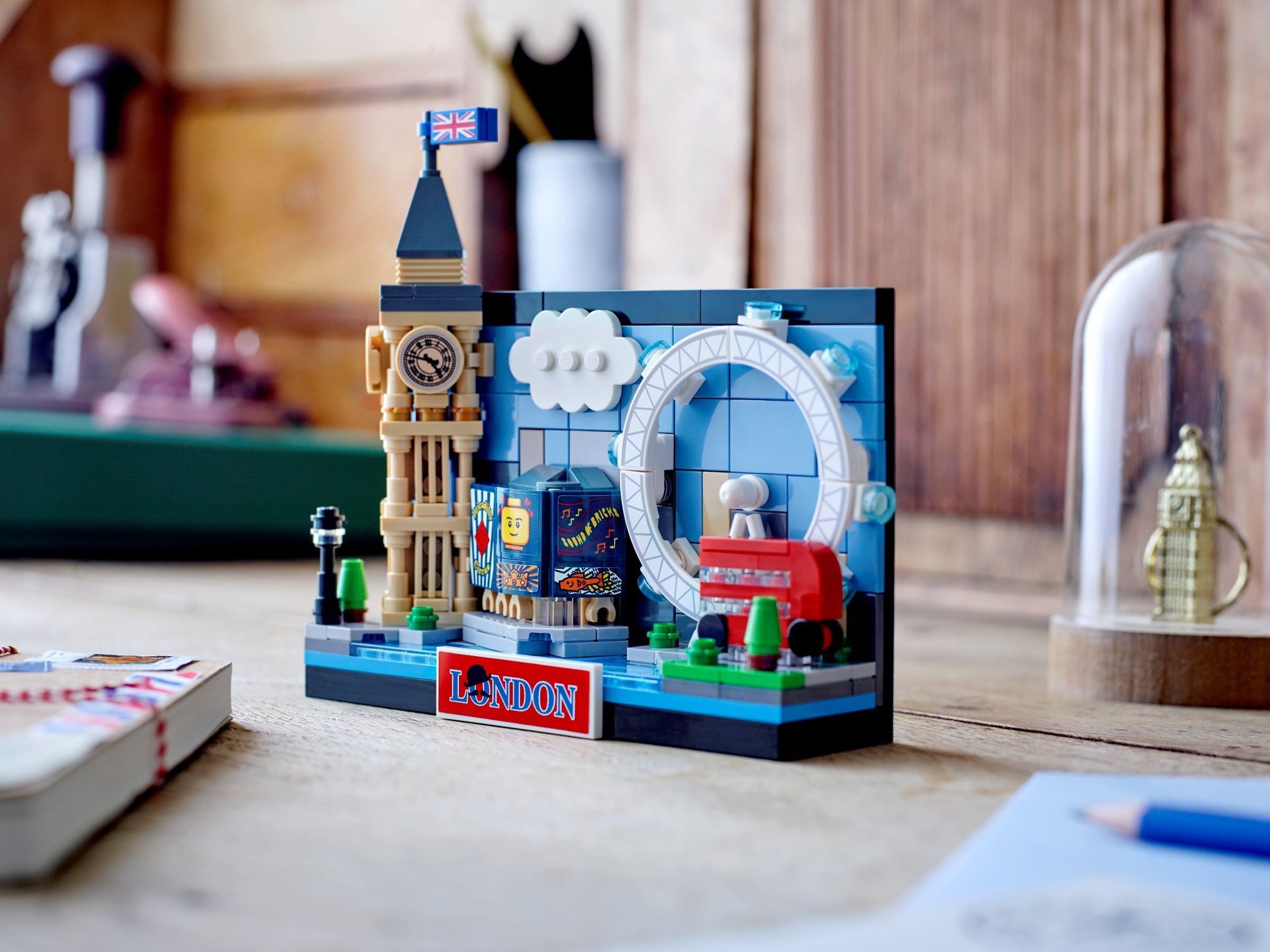 kolekcja-pocztowek-z-klockow-lego-odkrywaj