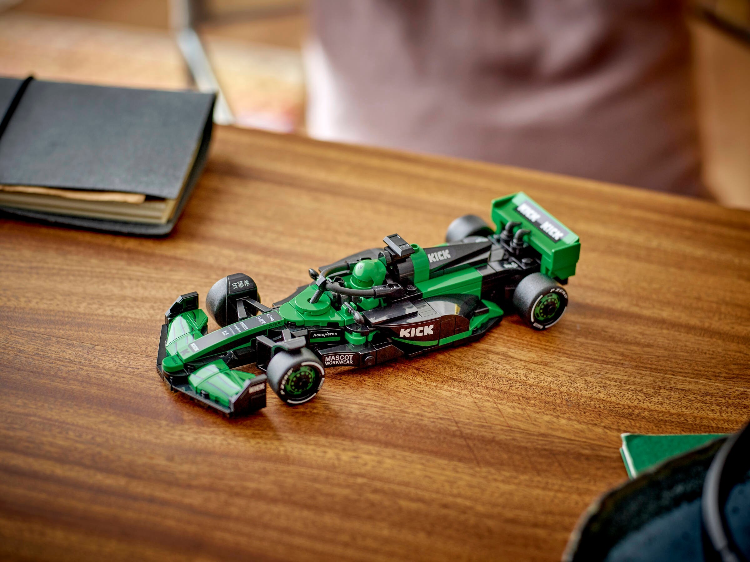 kolekcja-bolidow-formuly-1-lego-speed-champions-odkrywaj