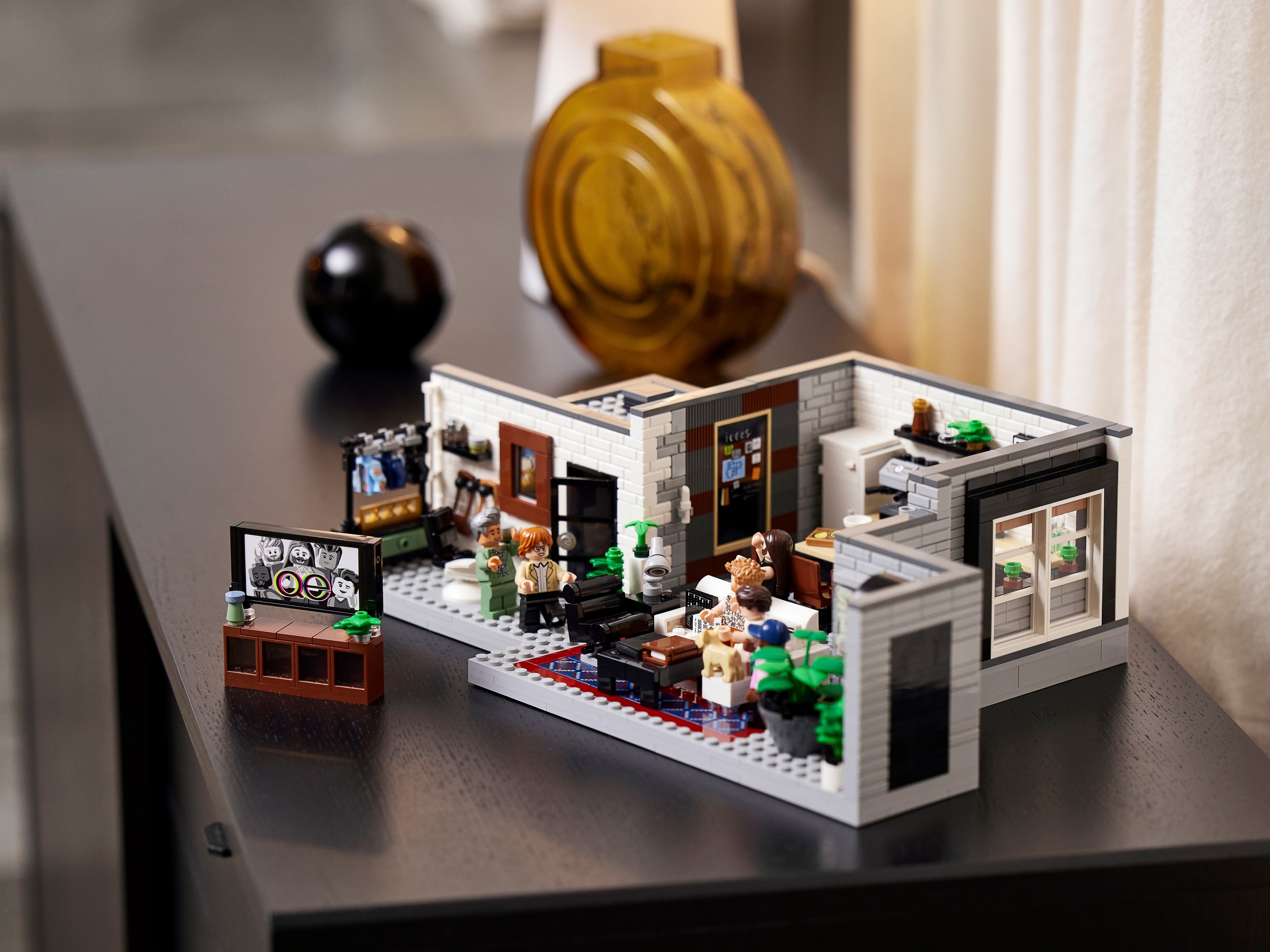 LEGO Queer Eye – Mieszkanie Fab Five 10291