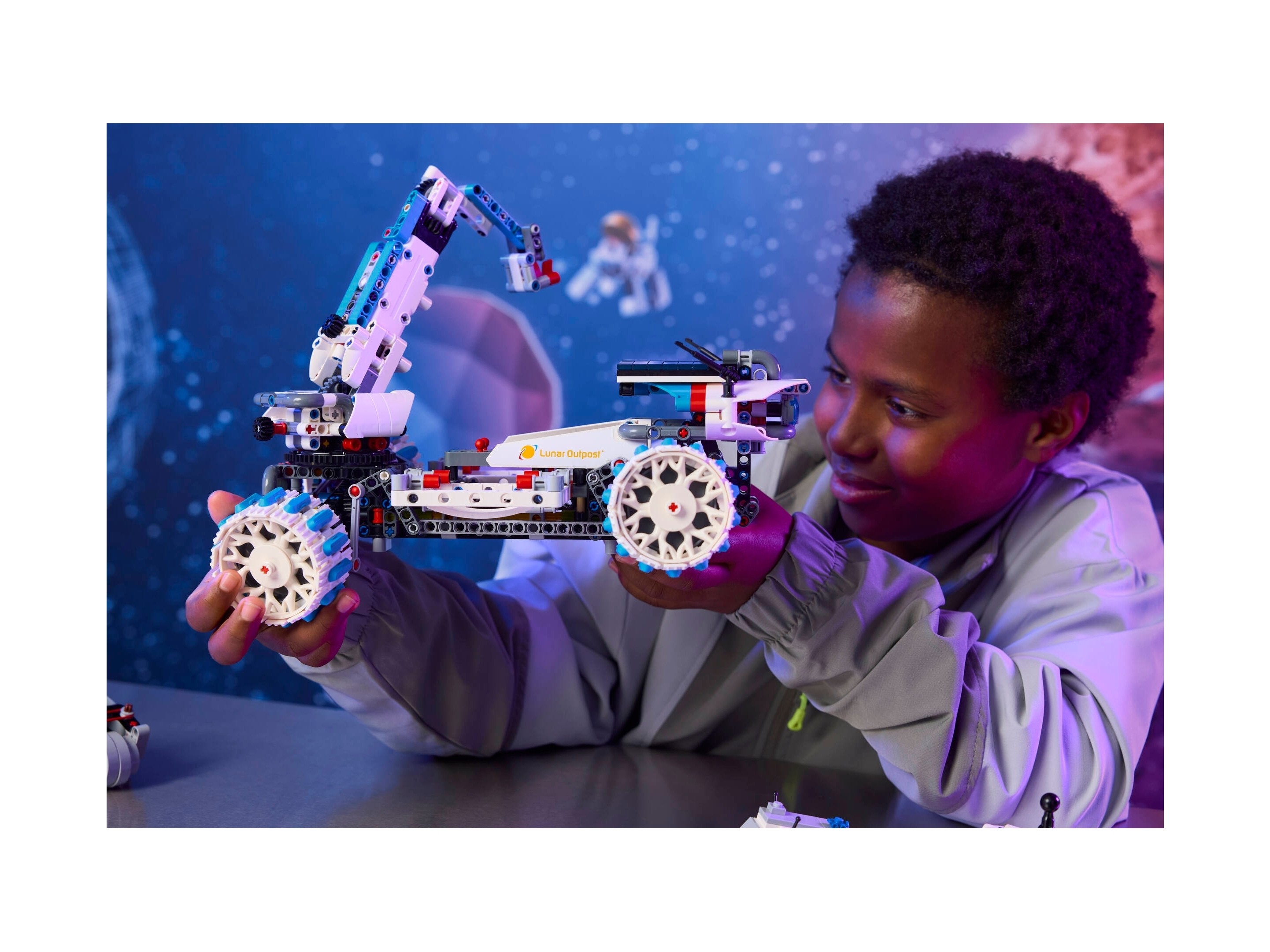 LEGO Technic 42211 Kosmiczny łazik księżycowy Lunar Outpost™