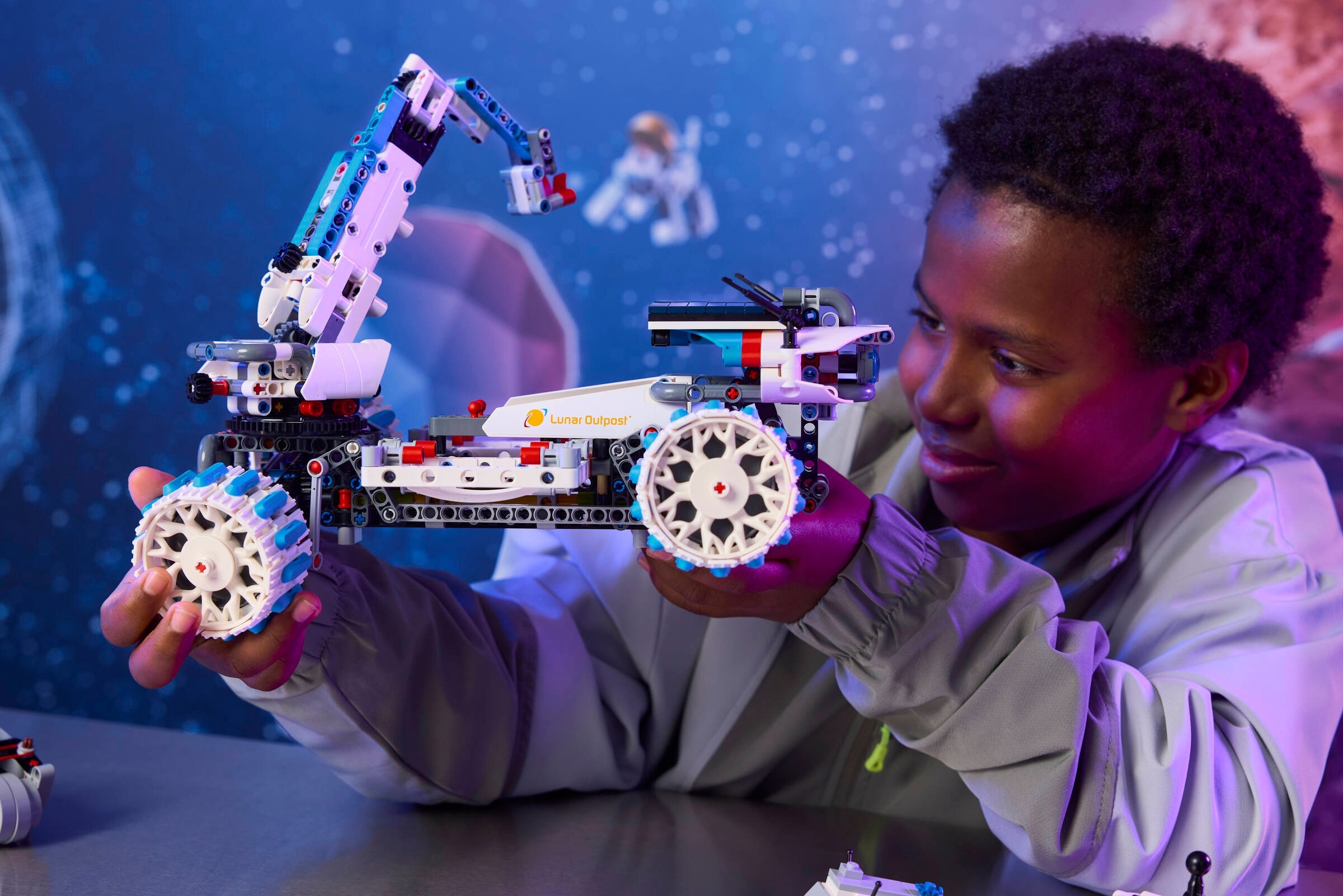 LEGO Technic Kosmiczny łazik księżycowy Lunar Outpost™ 42211